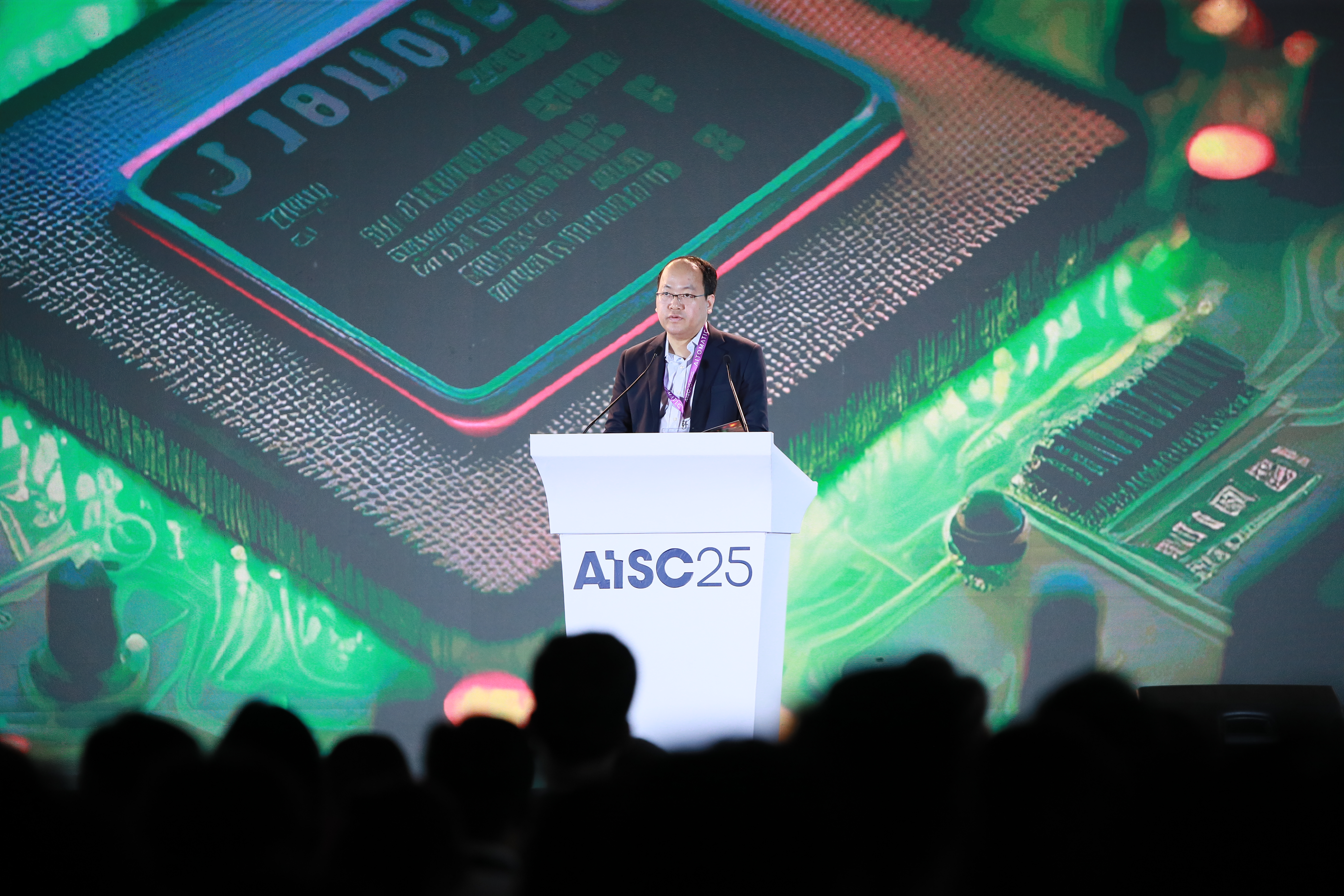 Giám đốc NIC Vũ Quốc Huy nhấn mạnh, AISC 2025 là diễn đàn trao đổi học thuật, cơ hội để Việt Nam từng bước tham gia cuộc đua trong công nghệ khu vực.