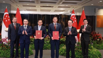 Nam Dinh grants investment certificate to Vietnam-Singapore IP