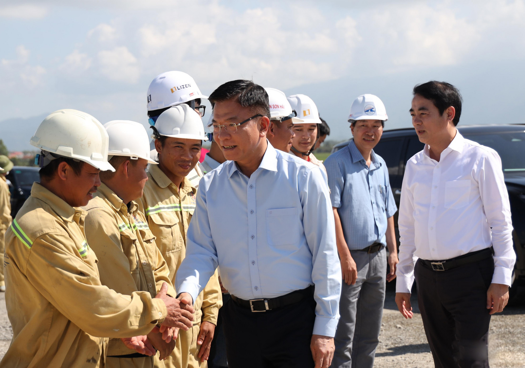 Phó thủ tướng Nguyễn Thành Long cùng đoàn công tác Chính phủ đến kiểm tra công trường thi công cao tốc Vân Phong - Khánh Hòa, chiều ngày 12/3/2025. Ảnh: Vân Kỳ