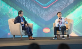 TS. Lê Viết Quốc, chuyên gia cấp cao tại Google DeepMind (bên phải) và TS. Christopher Nguyễn, Giám đốc và đồng sáng lập Aitomatic.