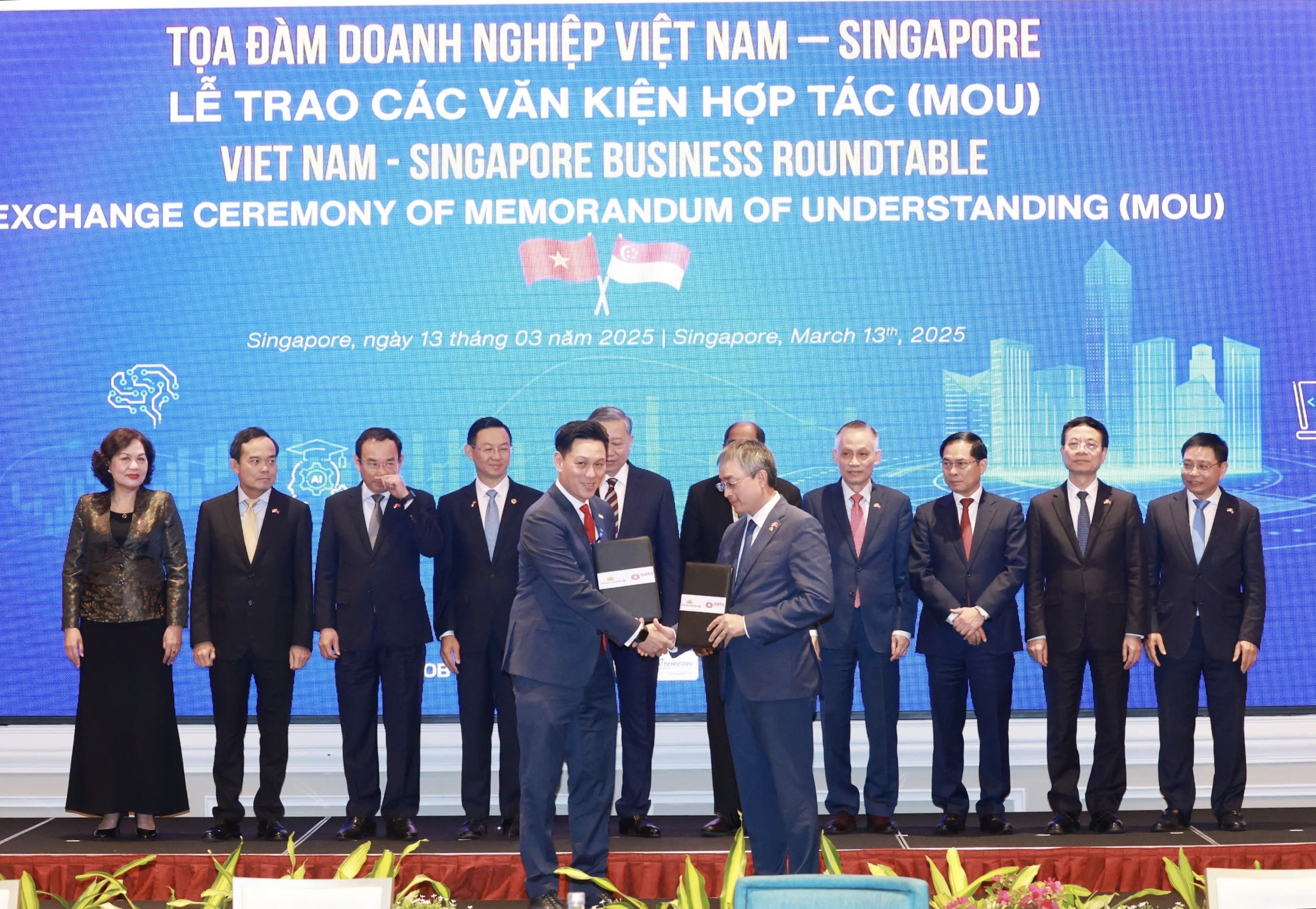 Vietnam Airlines k&yacute; kết hợp t&aacute;c c&ugrave;ng&nbsp;Singapore Airport Terminal Services Limited (SATS) tại nh&agrave; ga h&agrave;ng h&oacute;a s&acirc;n bay Long Th&agrave;nh.

Bi&ecirc;n bản ghi nhớ với c&ocirc;ng ty ST Engineering Aerospace