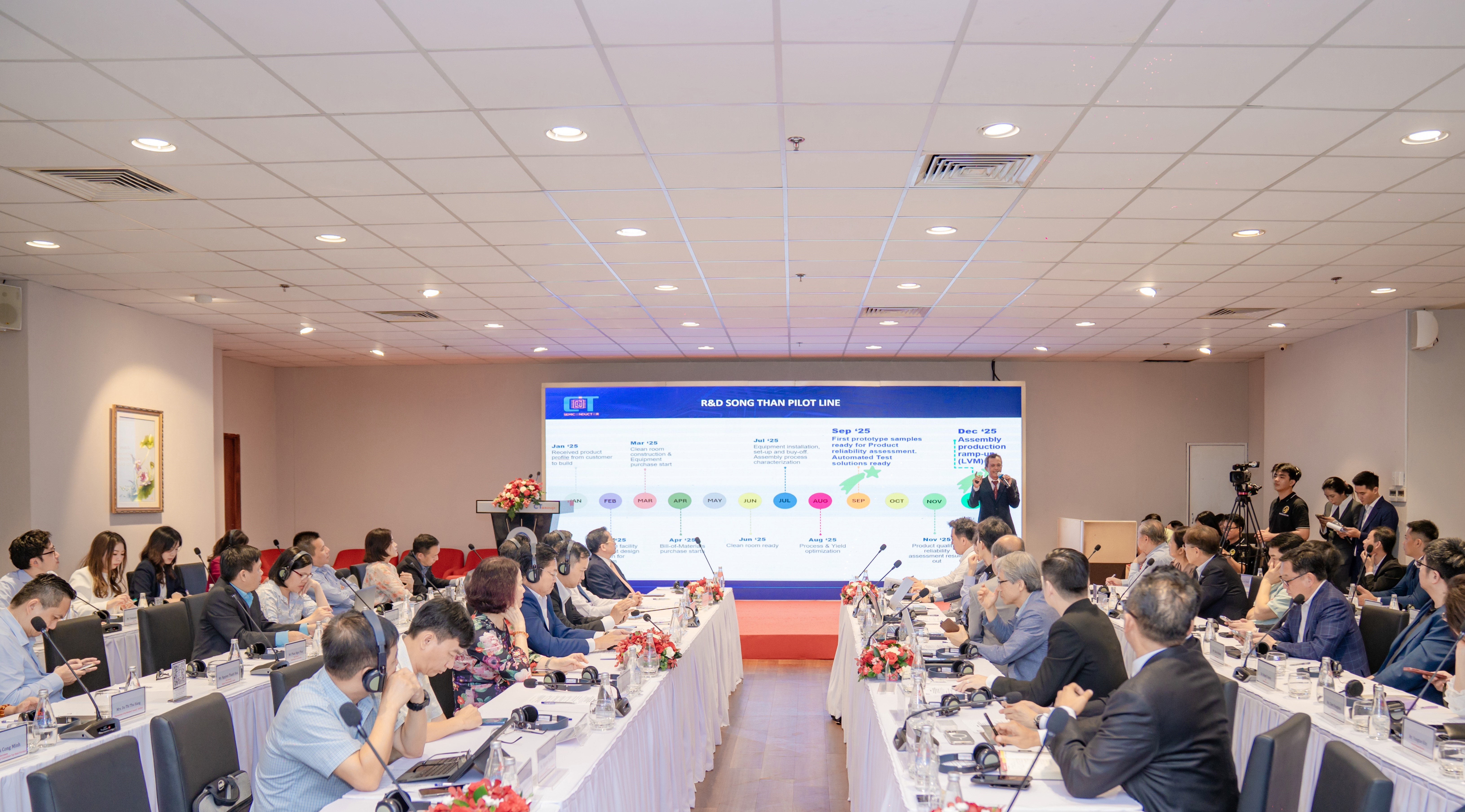 Chương trình “Giao lưu và trao đổi kinh nghiệm giữa các tập đoàn công nghệ hàng đầu thế giới và các nhà điều hành Việt Nam trong lĩnh vực công nghệ lõi 4.0” chiều 13/3.