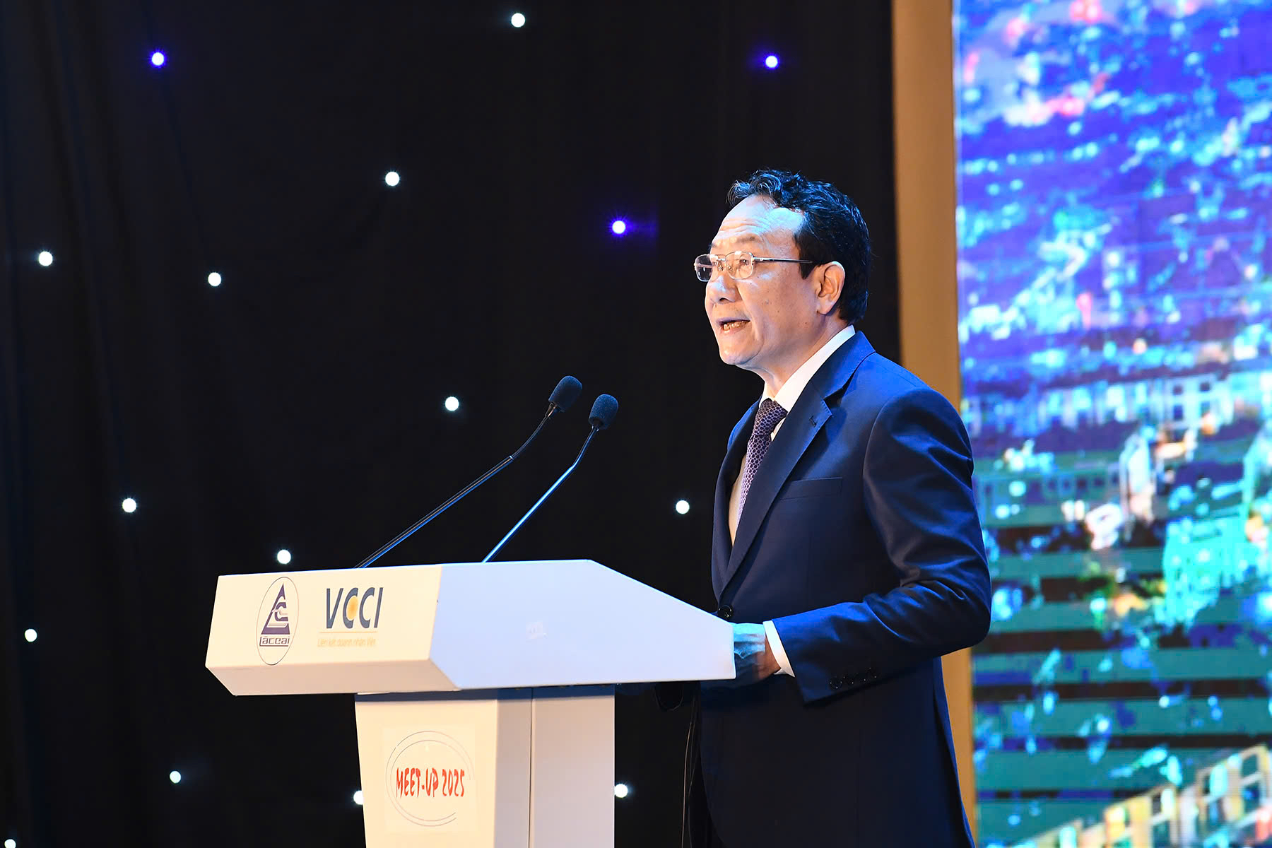 PGS.TS. Nguyễn Hồng Sơn, Phó Trưởng Ban Chính sách, chiến lược Trung ương, phát biểu tại hội nghị.