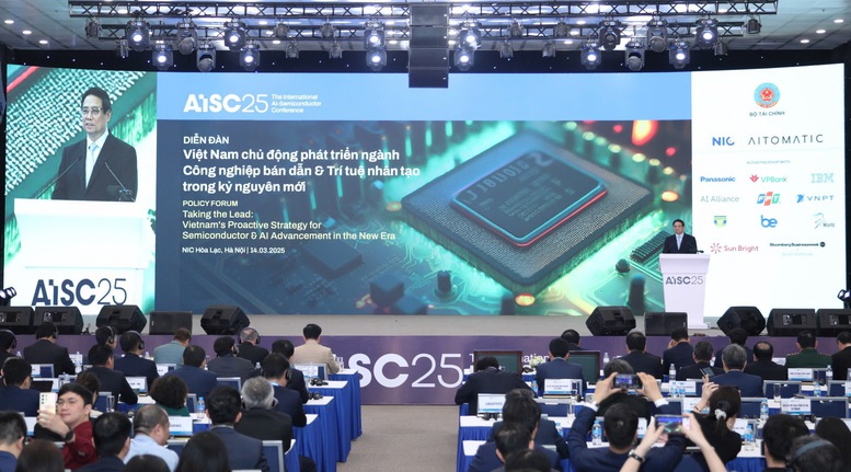 Thủ tướng đề nghị c&aacute;c đối t&aacute;c hợp t&aacute;c với Việt Nam n&acirc;ng cao năng lực quản trị th&ocirc;ng minh tại c&aacute;c doanh nghiệp, cơ sở sản xuất, nh&agrave; m&aacute;y. Ảnh: VGP/Nhật Bắc