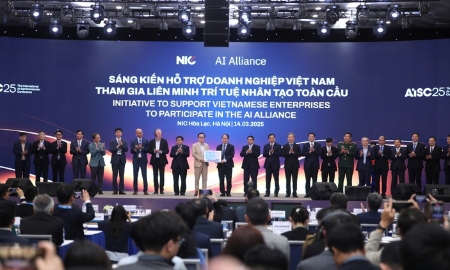 Thủ tướng Phạm Minh Chính và Phó Thủ tướng Nguyễn Chí Dũng tham gia lễ công bố, khởi động các sáng kiến tại Diễn đàn - Ảnh: VGP/Nhật Bắc.