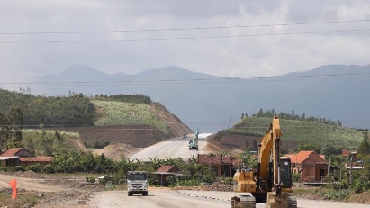 Deputy PM asks to accelerate construction of expressway projects