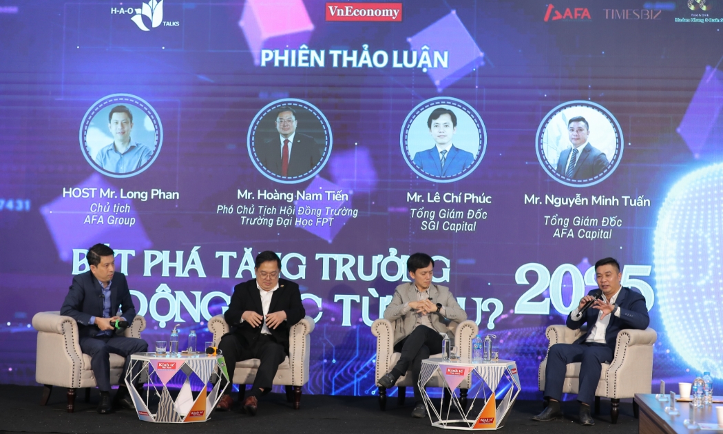 Các chuyên gia tại buổi tọa đàm với chủ đề “Bứt phá tăng trưởng 2025, động lực từ đâu?” diễn ra vào ngày 12/3. Ảnh: Xuân Khoa.