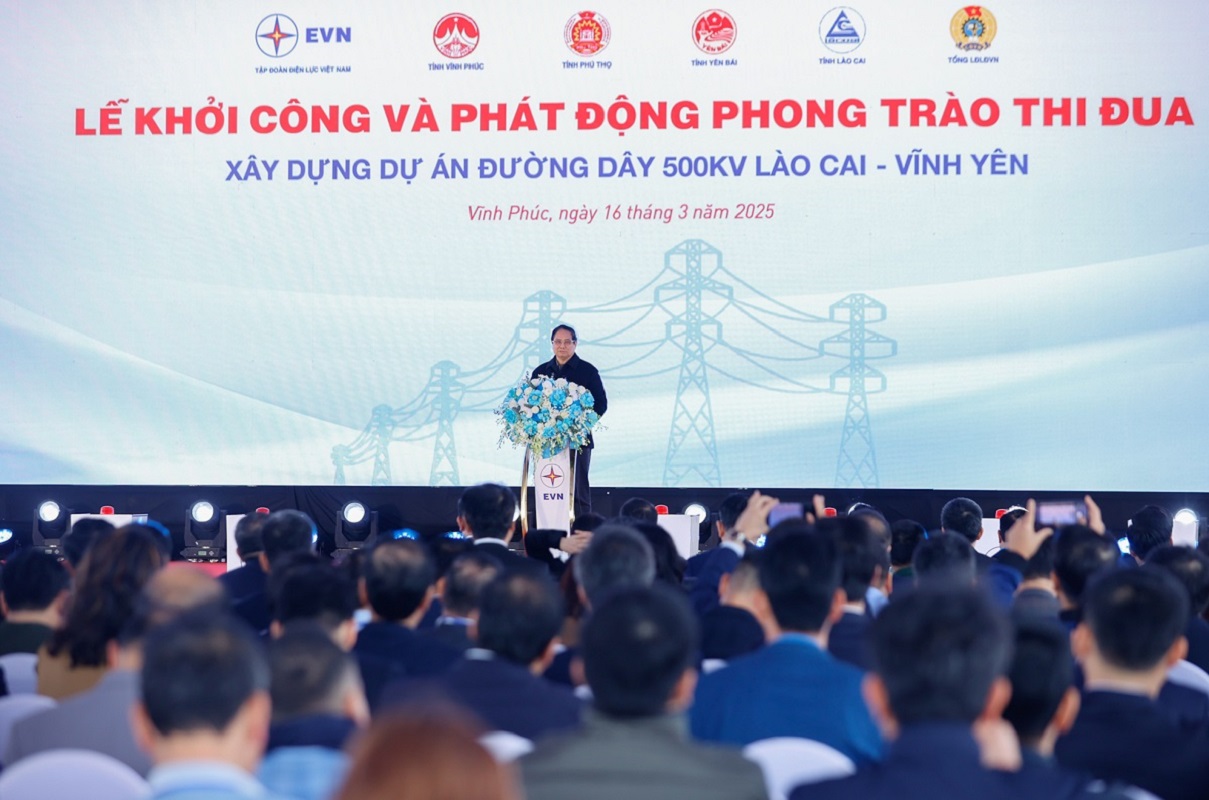 Thủ tướng Phạm Minh Chính phát biểu tại lễ khởi công và phát động phong trào thi đua xây dựng dự án đường dây tải điện 500 kV Lào Cai - Vĩnh Yên.