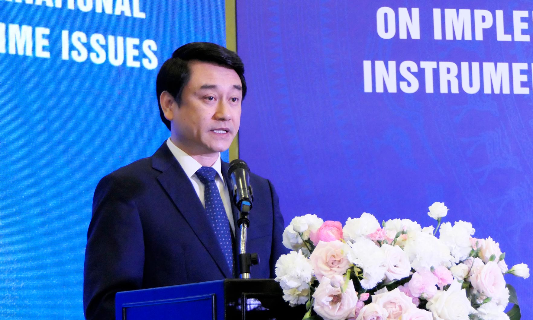 Thứ trưởng Bộ Ngoại giao L&ecirc; Anh Tuấn ph&aacute;t biểu tại hội thảo, Ảnh: BNG