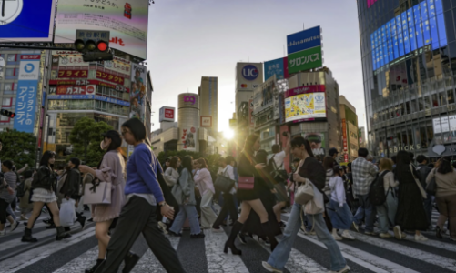 Tiền lương ở Nhật tăng mạnh nhất 34 năm, BOJ rộng đường nâng lãi suất