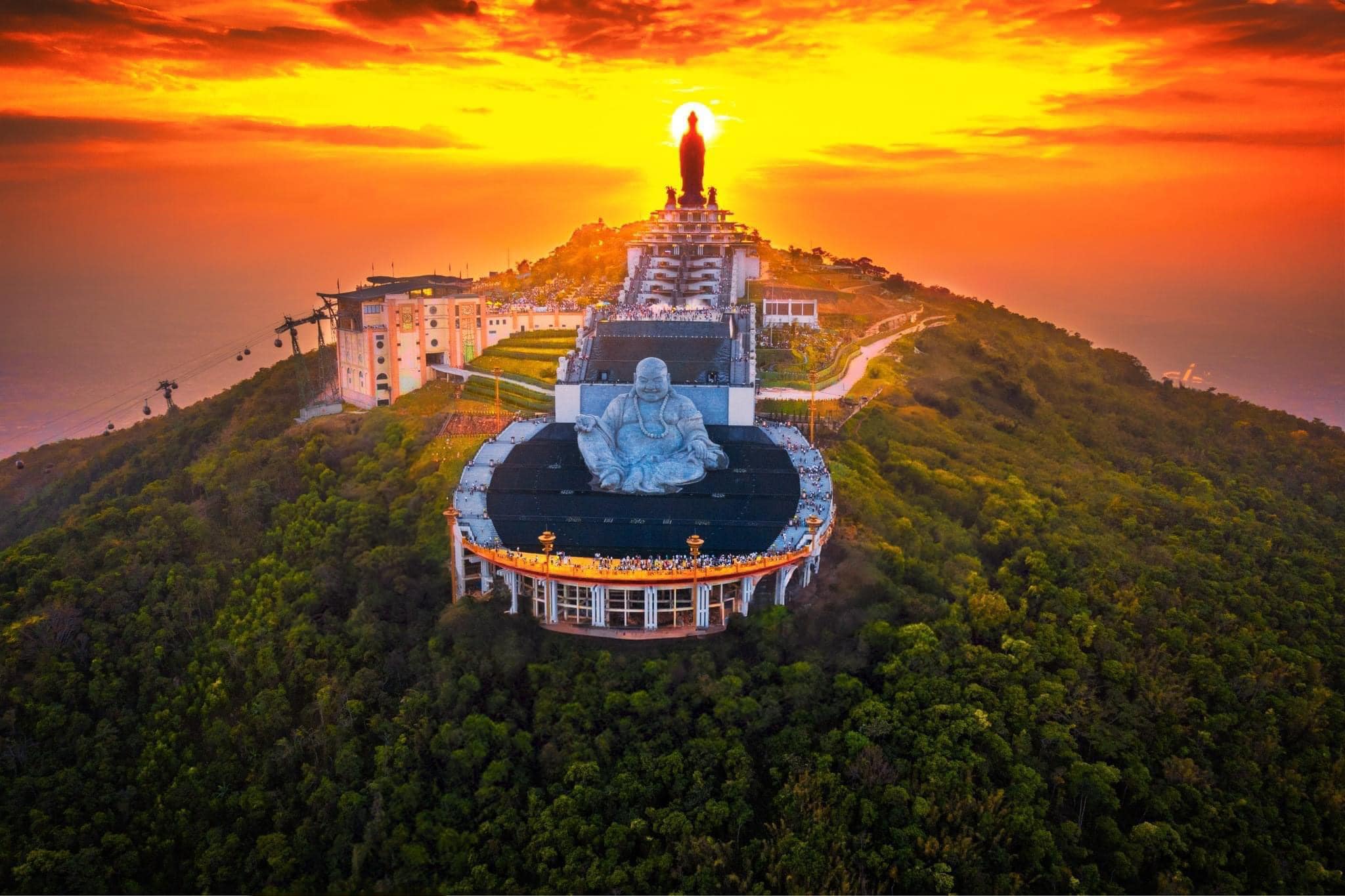 Núi Bà Đen, Tây Ninh là ngọn núi cao nhất tại vùng Đông Nam Bộ và cũng là một trong những thắng cảnh du lịch kết hợp yếu tố tâm linh.