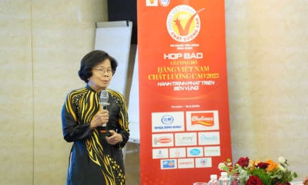 Bà Vũ Kim Hạnh họp báo công bố 562 doanh nghiệp đạt chứng nhận Hàng Việt Nam chất lượng cao 2025, sáng 18/3.