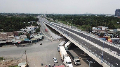 Construction of third phase of My Thuy intersection in HCM City starts