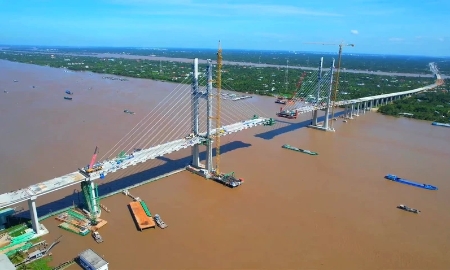 Cầu Rạch Miễu 2 sẽ kịp hợp long vào đúng dịp 30/4/2025. Ảnh: Ban Mỹ Thuận