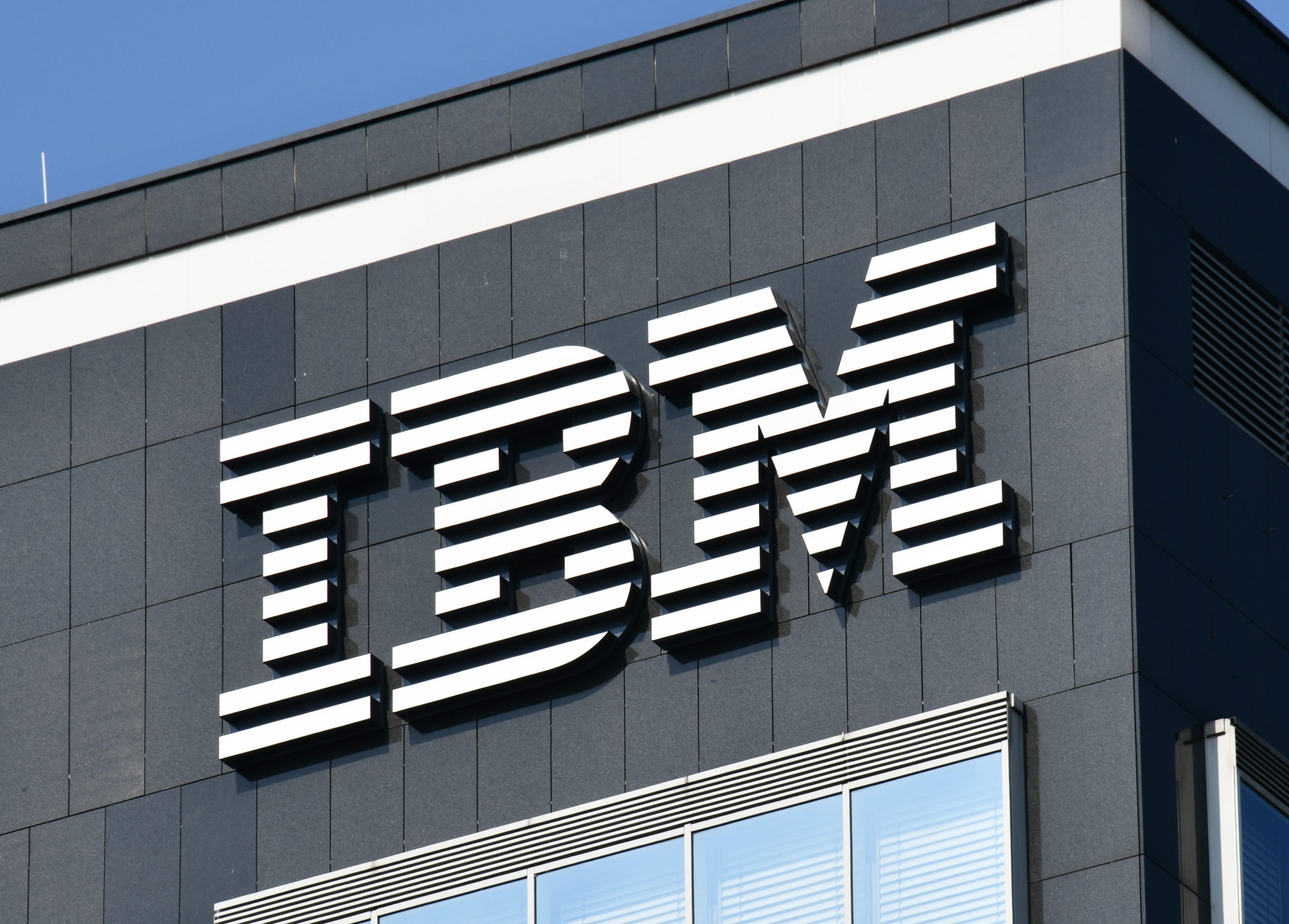Nhiều chuyên gia liên tưởng tới câu chuyện của IBM trong quá khứ khi chứng kiến tình hình hiện tại của Alphabet. 