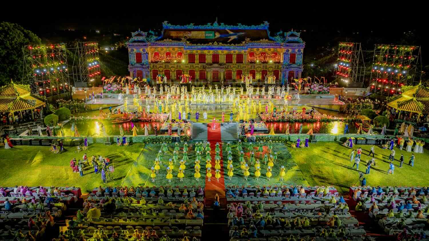 Quang cảnh lễ khai mạc Festival Huế 2024.