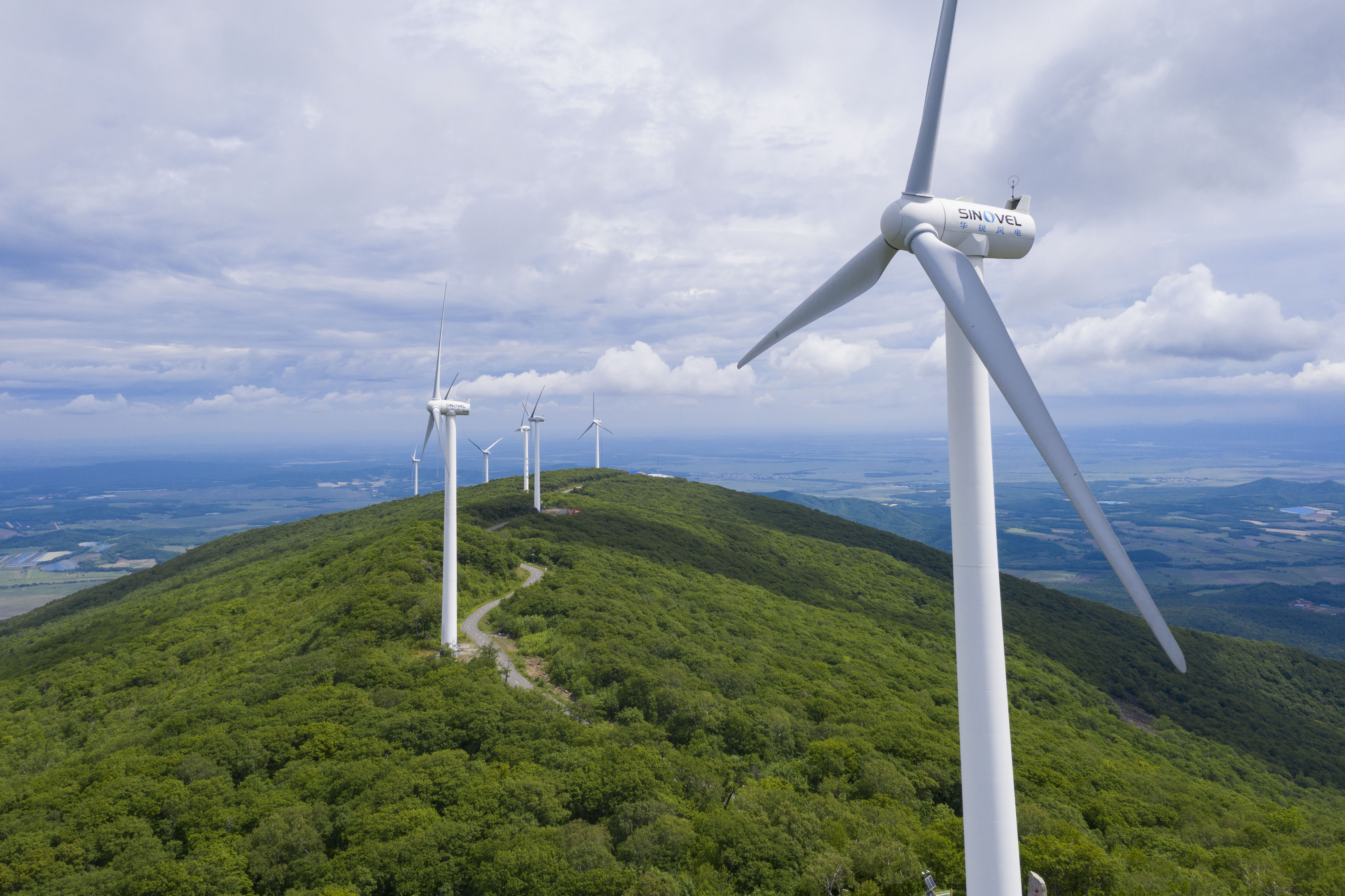 Một trang trại gió ở huyện Nhiêu Hà, tỉnh Hắc Long Giang năm 2022. Ảnh: Xinhua.
