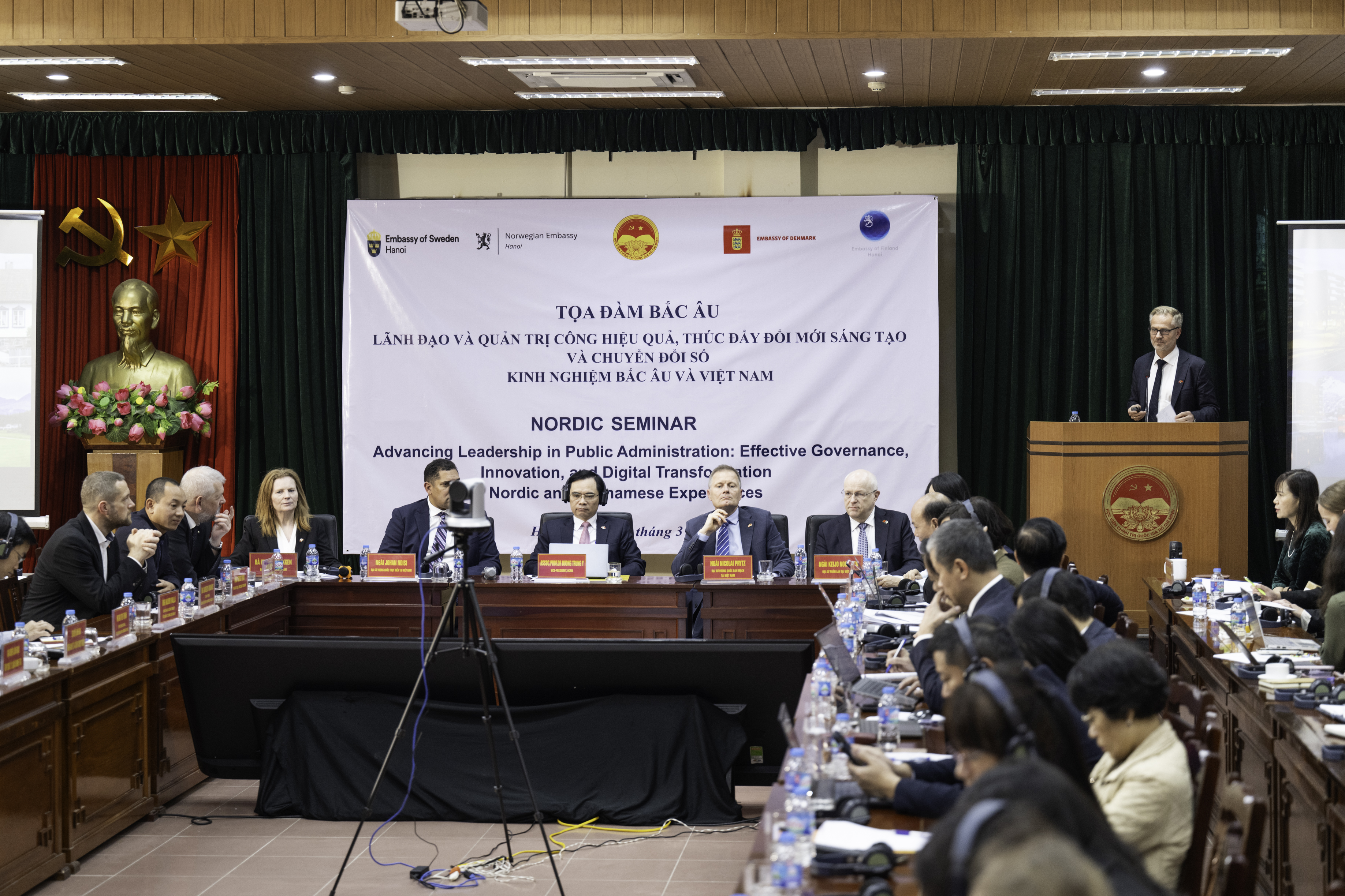 Tọa đàm khoa học thường niên lần thứ 8 với chủ đề “Lãnh đạo và quản trị công hiệu quả, thúc đẩy đổi mới sáng tạo và chuyển đổi số: Kinh nghiệm Bắc Âu và Việt Nam”.