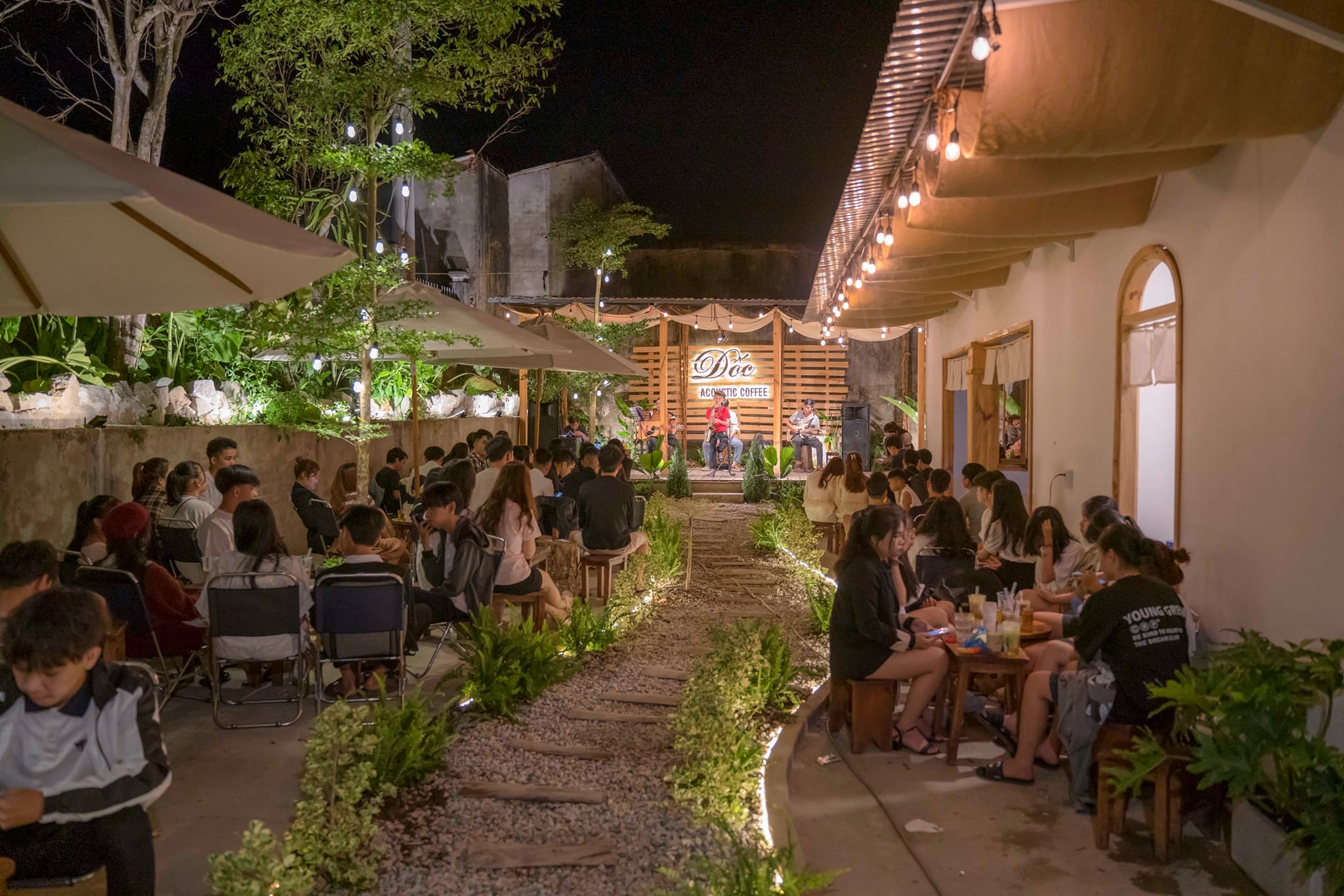 Người ti&ecirc;u d&ugrave;ng kh&ocirc;ng cắt giảm ho&agrave;n to&agrave;n chi ti&ecirc;u cho đồ uống m&agrave; chuyển sang chiến lược 