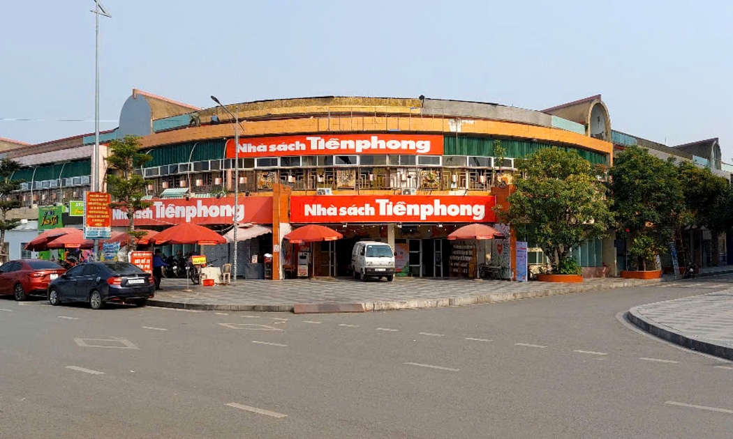 Hội trường A của Cung văn hóa thiếu nhi được cho mượn kinh doanh đồ dùng văn phòng