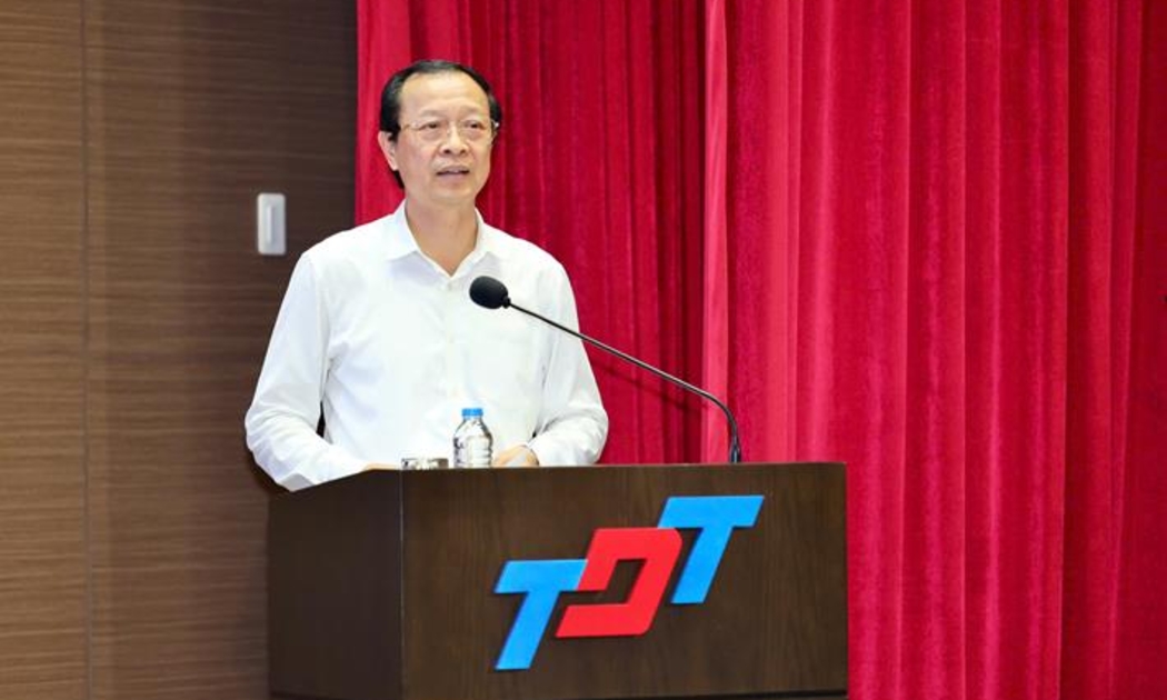 Thứ trưởng Phạm Ngọc Thưởng phát biểu tại tọa đàm. Ảnh: MOET.