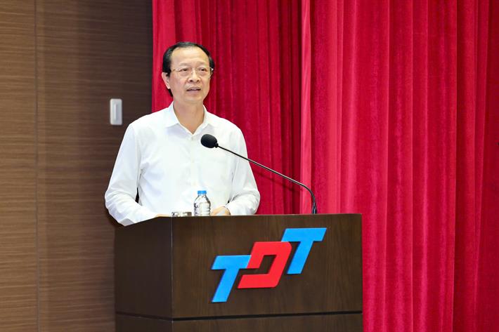 Thứ trưởng Phạm Ngọc Thưởng phát biểu tại tọa đàm. Ảnh: MOET.