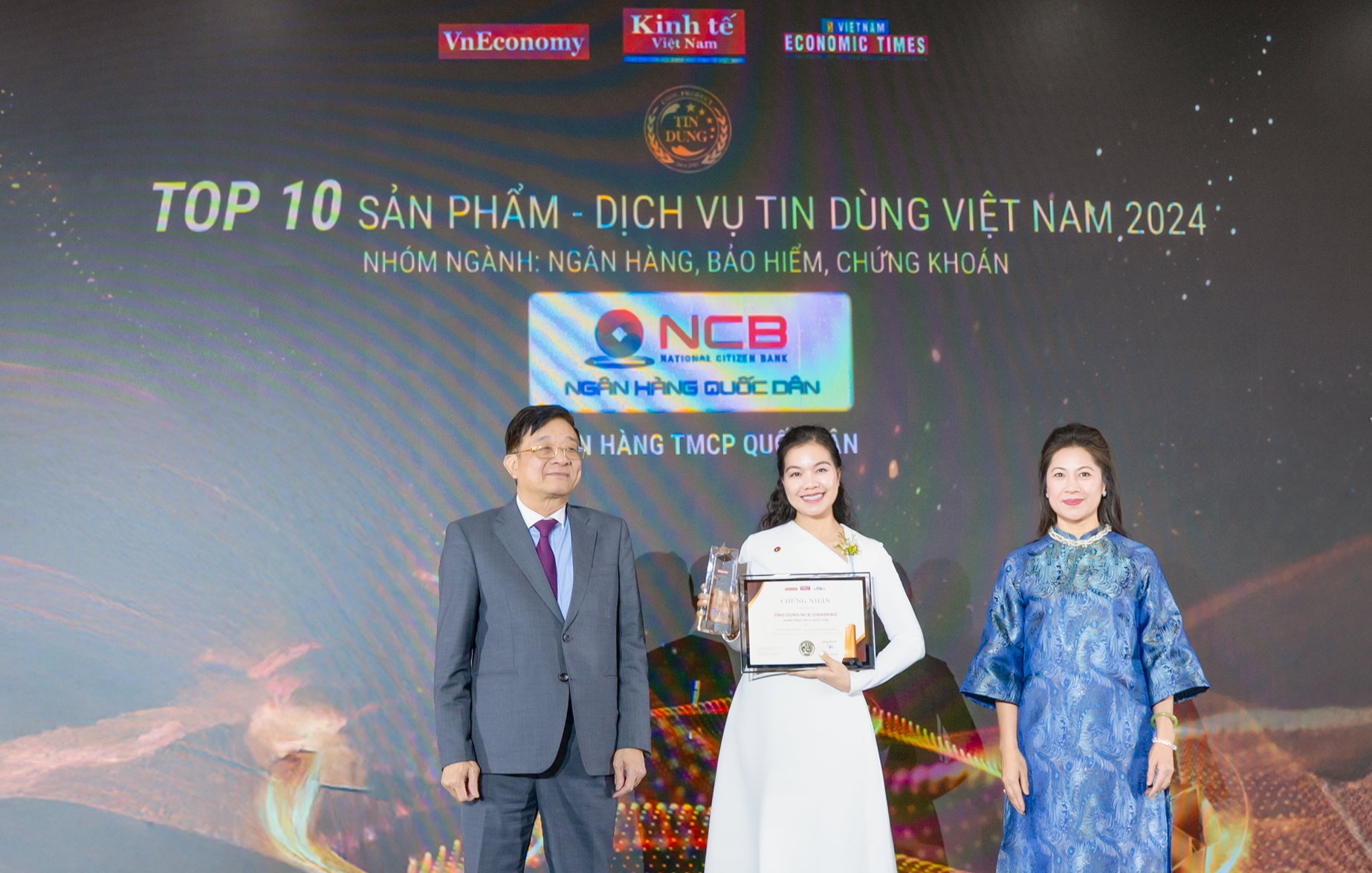 Ng&acirc;n h&agrave;ng số NCB iziBankbiz 2 năm li&ecirc;n tiếp được vinh danh tại chương tr&igrave;nh &ldquo;Top 50 Sản phẩm - Dịch vụ Tin D&ugrave;ng Việt Nam&rdquo;.