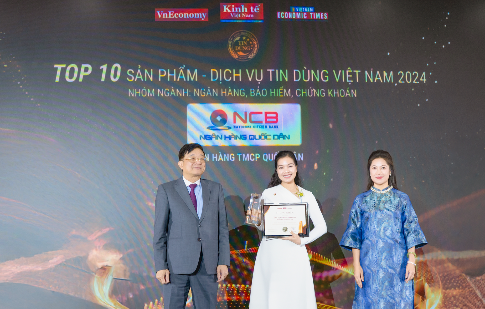 Ngân hàng số NCB iziBankbiz 2 năm liên tiếp được vinh danh tại chương trình “Top 50 Sản phẩm - Dịch vụ Tin Dùng Việt Nam”.