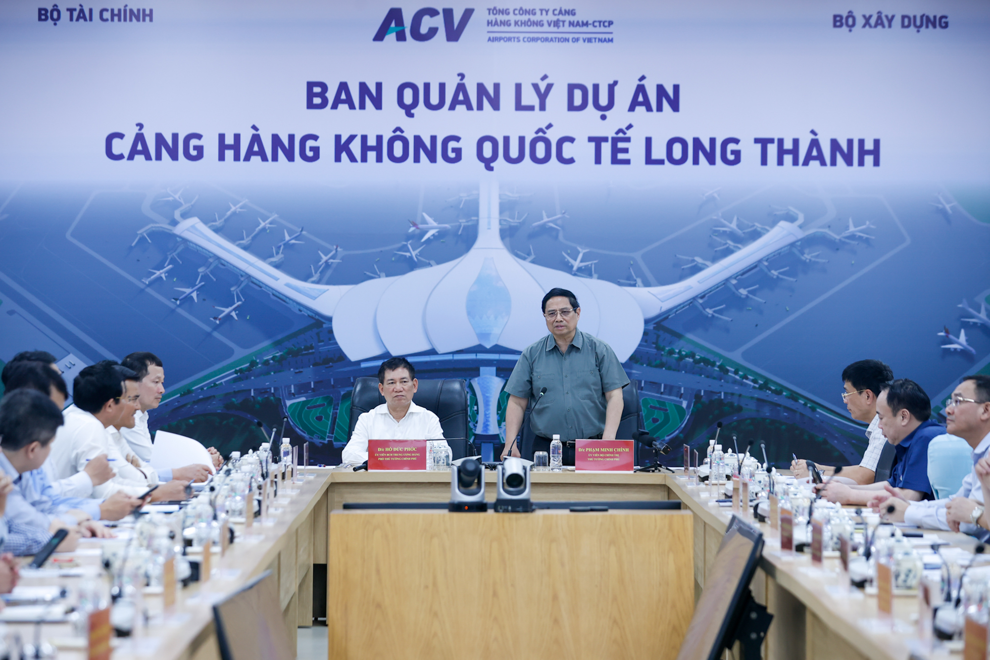 Quang cảnh phiên họp của Thủ tướng với các đơn vị liên quan về tiến độ sân bay Long Thành. Ảnh: VGP