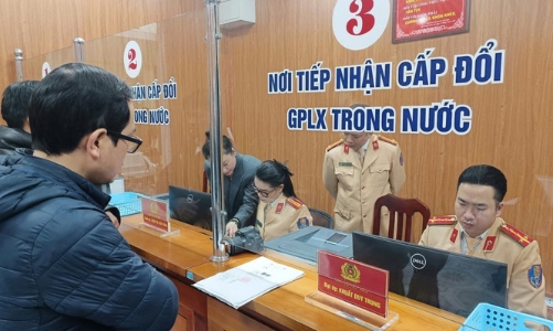 Tăng năng lực tiếp nhận, xử lý hồ sơ cấp đổi giấy phép lái xe lên 10 nghìn bộ/ngày