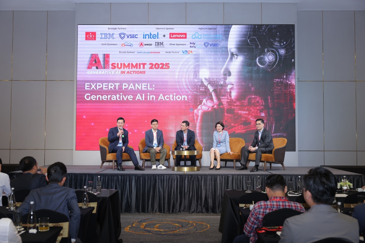 C&aacute;c chuy&ecirc;n gia thảo luận tại AI Summit 2025