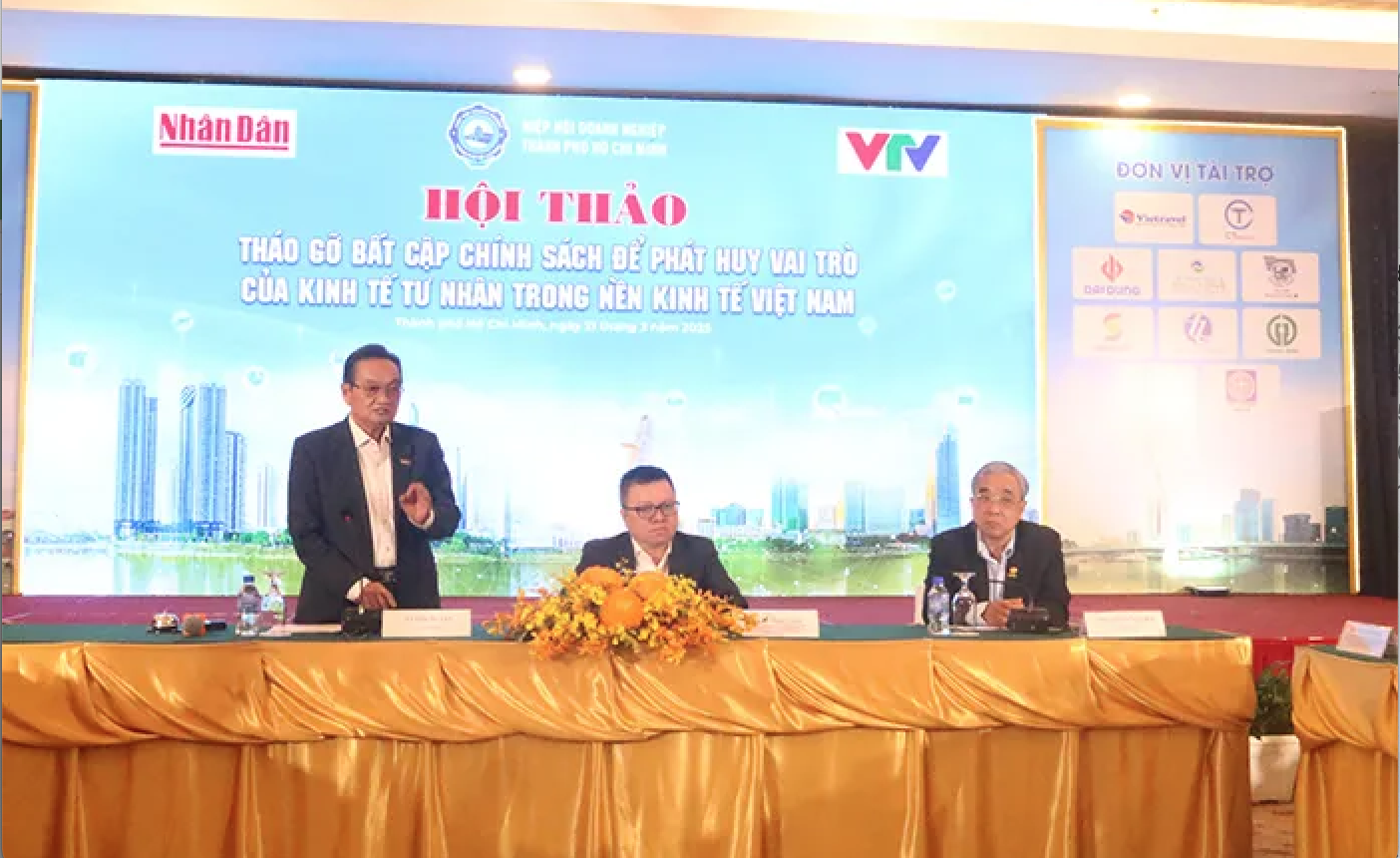 Hội thảo “Tháo gỡ bất cập chính sách để phát huy vai trò của kinh tế tư nhân trong nền kinh tế Việt Nam”.