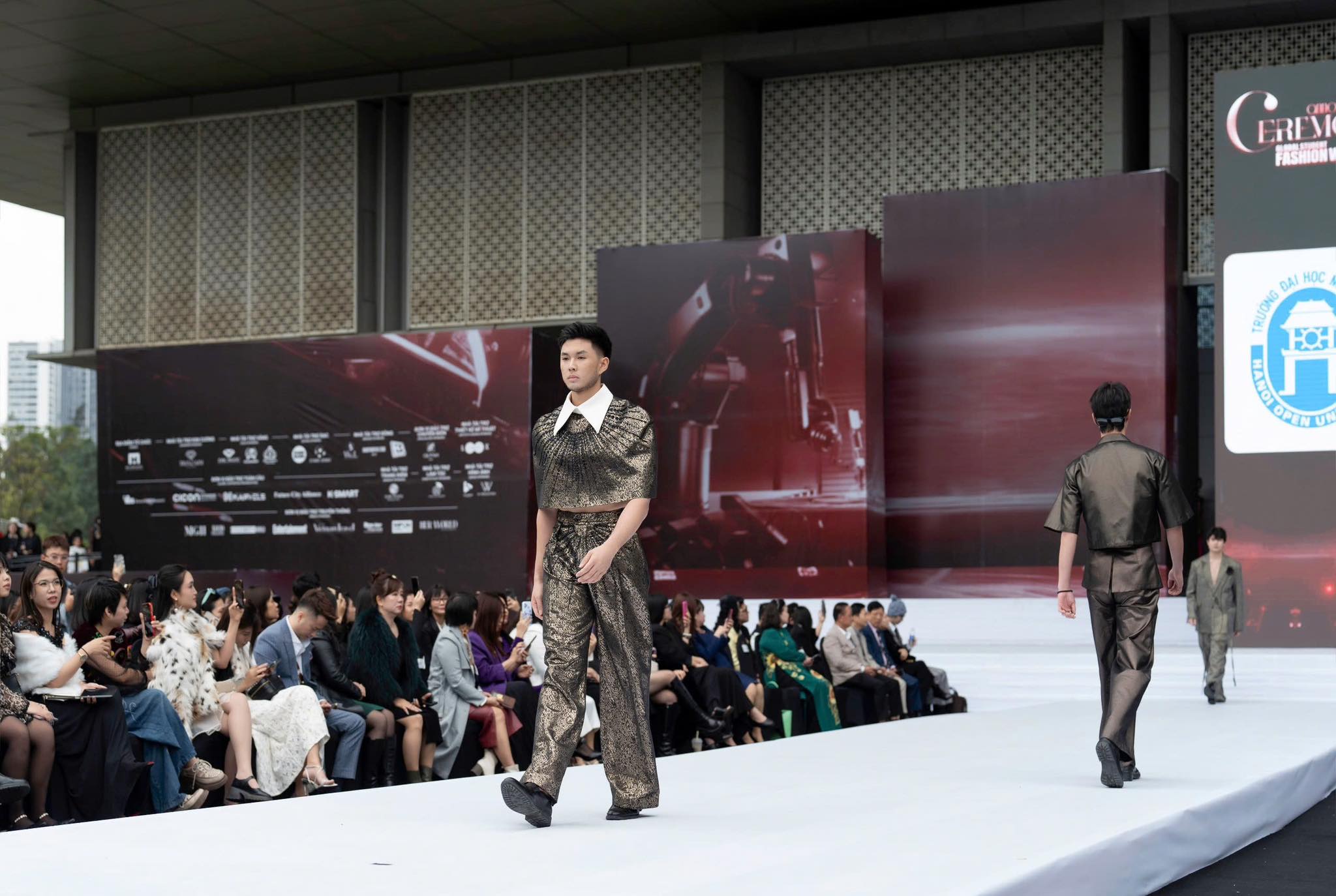 Một số mẫu thiết kế được giới thiệu tại Lễ c&ocirc;ng bố Tuần lễ Thời trang sinh vi&ecirc;n to&agrave;n cầu 2025.