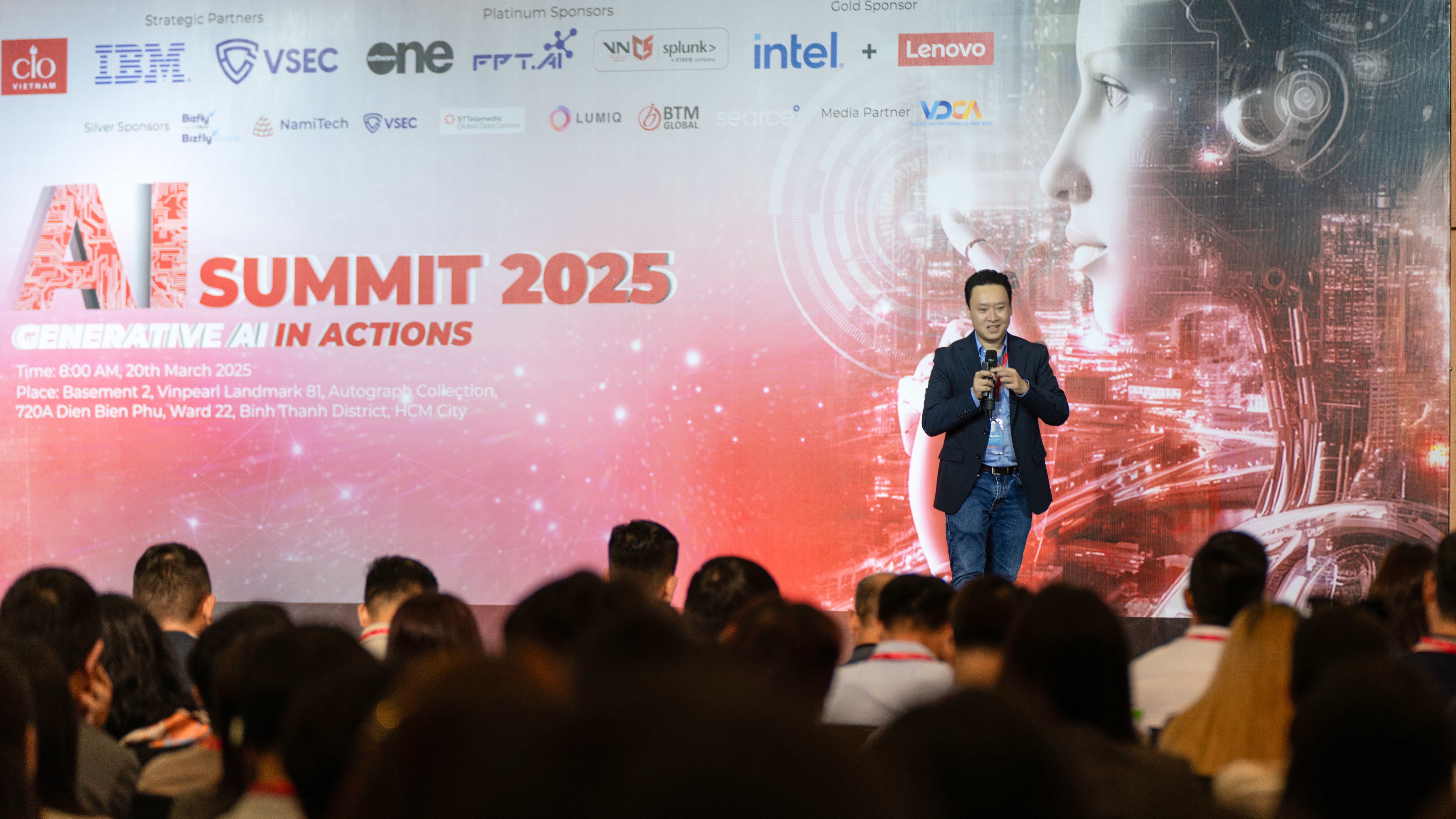 Ông Nguyễn Sơn Nam, chuyên gia AI từ SoftwareOne, chia sẻ tại AI Summit 2025