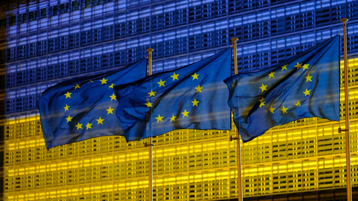 Liên minh châu Âu (EU) hiện đang dùng tiền lãi từ tài sản bị đóng băng của Nga để hỗ trợ Ukraine - Ảnh: Getty Images