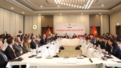 Roundtable on building financial centers in Vietnam held in Germany