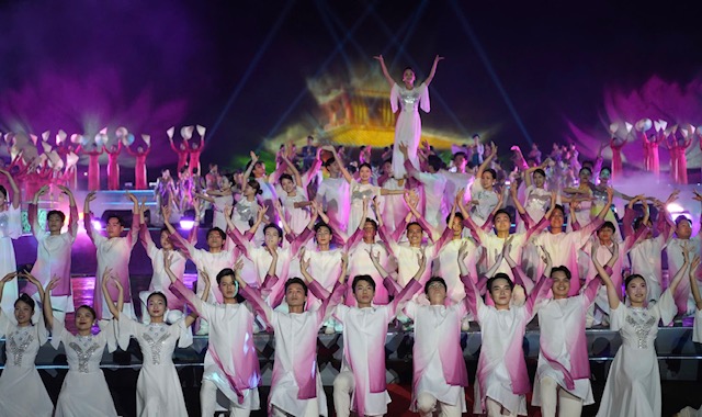 Văn nghệ ch&agrave;o mừng lễ khai mạc Năm du lịch quốc gia - Huế 2025.