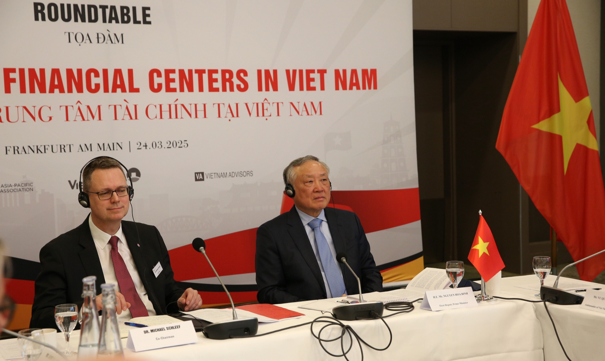 Phó Thủ tướng Thường trực Chính phủ Nguyễn Hòa Bình tại buổi tọa đàm về phát triển Trung tâm Tài chính tại Việt Nam.