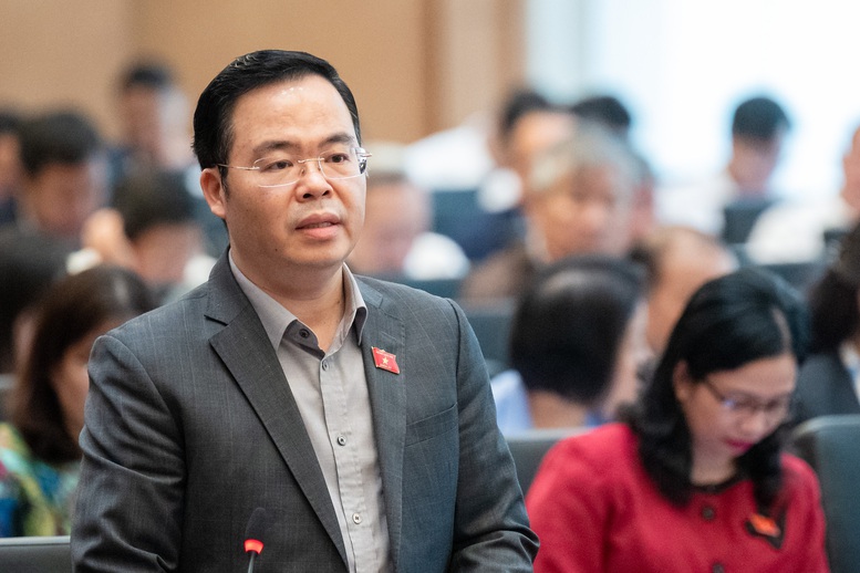 Đại biểu Trần Văn Khải, đoàn Hà Nam kiến nghị mở rộng phạm vi cơ chế thử nghiệm có kiểm soát (sandbox) cho mọi sản phẩm, dịch vụ công nghệ số mới chưa được pháp luật điều chỉnh; đơn giản hóa thủ tục phê duyệt thử nghiệm.