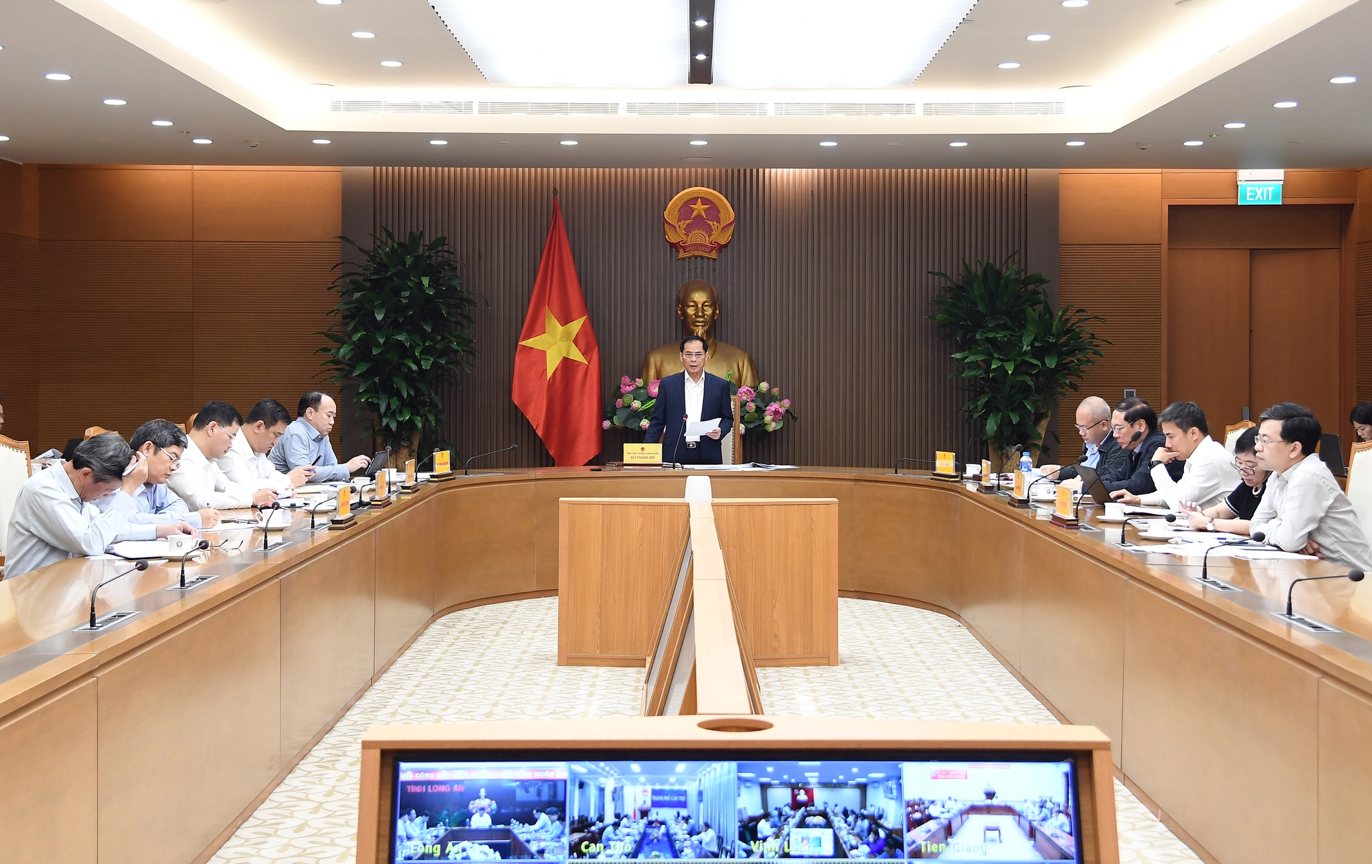 Toàn cảnh cuộc họp.