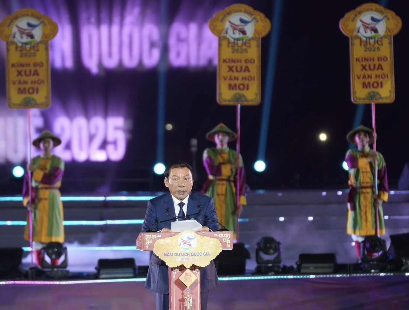 Bộ trưởng Bộ VH-TT&DL Nguyễn Văn H&ugrave;ng ph&aacute;t biểu khai mạc Năm du lịch quốc gia - Huế 2025.