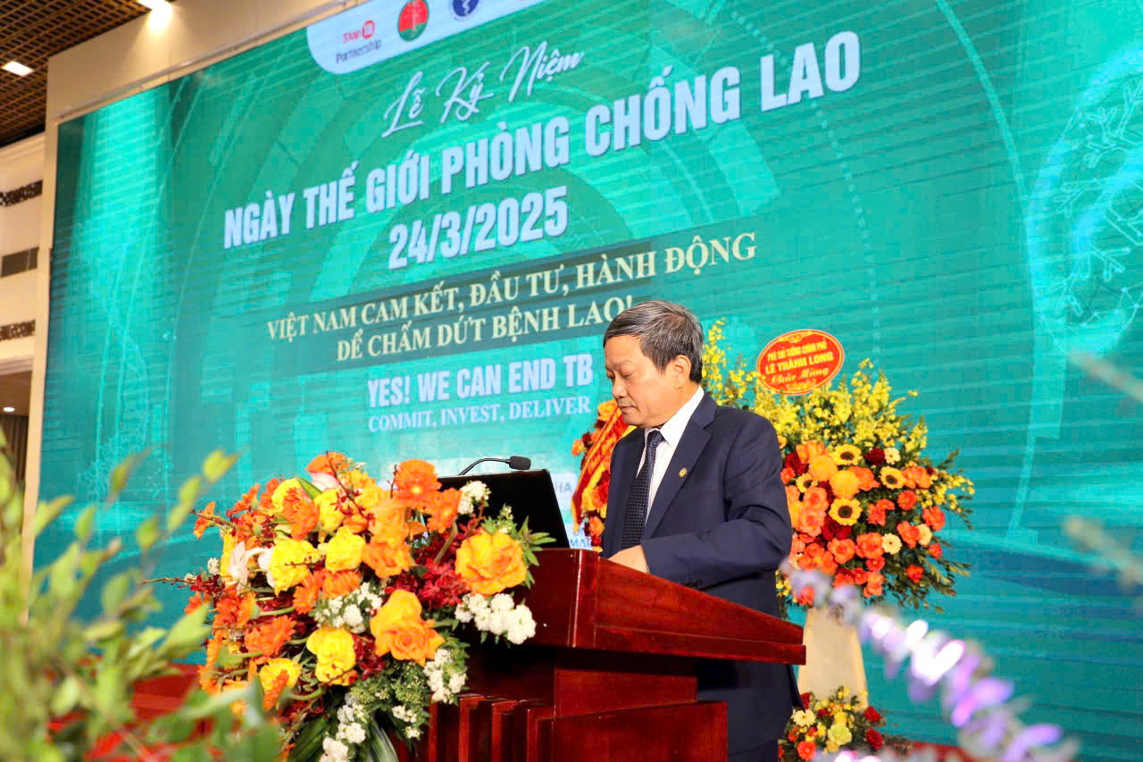 TS.BS Đinh Văn Lượng, Giám đốc Bệnh viện Phổi Trung ương thông tin thêm về tình hình bệnh lao. Ảnh: Tuấn Dũng.