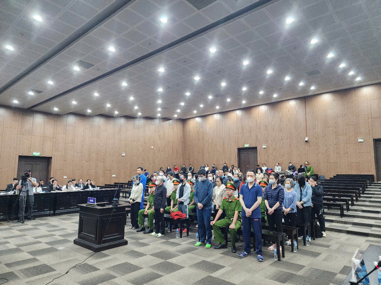 Các bị cáo tại tòa.