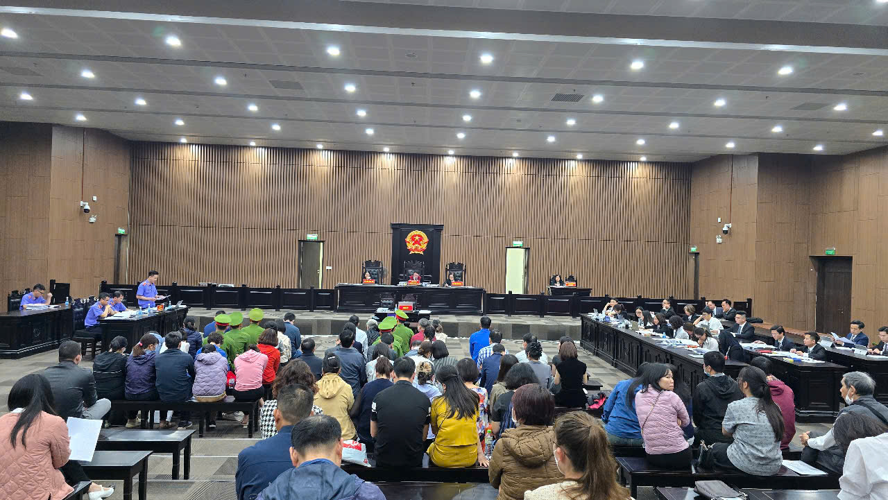 Quang cảnh phiên tòa.