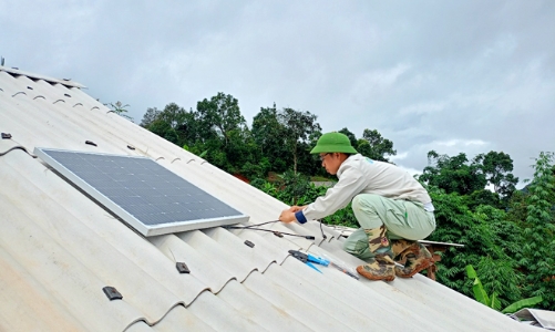 Nhật Bản hỗ trợ “thắp sáng” Mù Cang Chải bằng hệ thống năng lượng mặt trời
