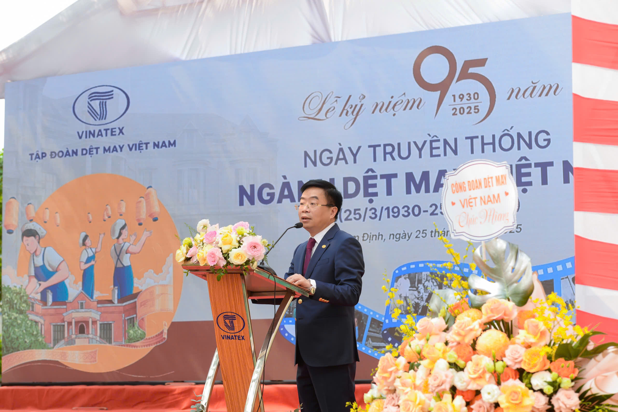 &Ocirc;ng L&ecirc; Tiến Trường, Chủ tịch Hội đồng Quản trị, ph&aacute;t biểu tại buổi lễ.