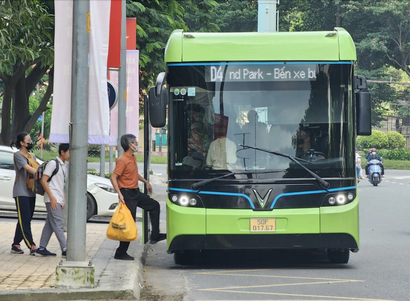 Tuyến xe buýt điện thí điểm duy nhất – tuyến D4 (Vinhome Grand Park – bến xe buýt Sài Gòn). Ảnh: Đào Trang