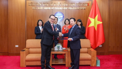 Singapore's commitment to collaborate with Vietnam on sustainable development initiatives