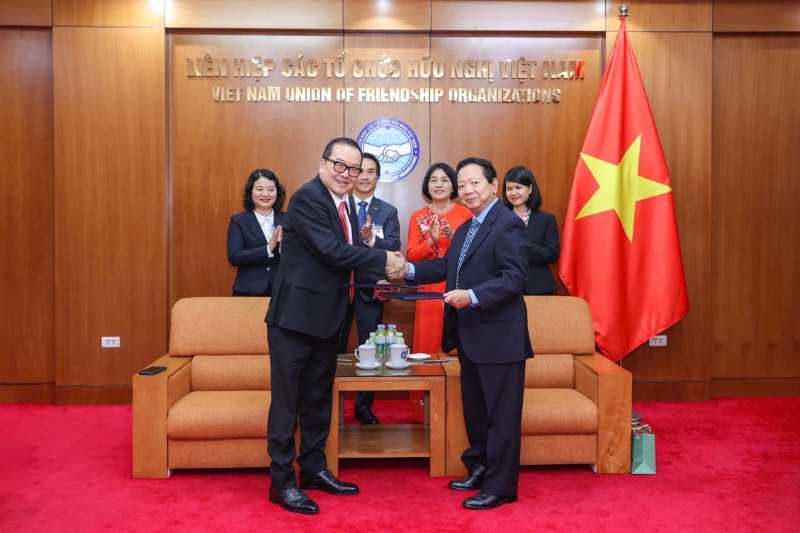 Singapore's commitment to collaborate with Vietnam on sustainable development initiatives