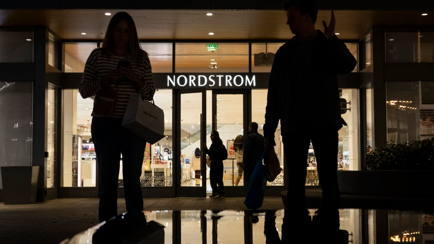 Cửa hàng Nordstrom tại trung tâm mua sắm Westfield UTC ngày 31/1/2025 - Ảnh: Getty Images